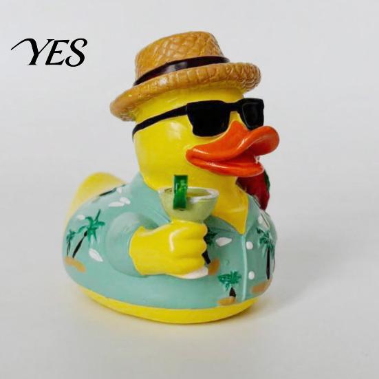 Resin Summer Decoration Beach Duck Figurine, Vacation with Sunglasses, Weather-Resistant Compact Ornament for Indoor Outdoor Garden Party &