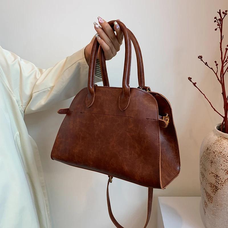 Casual retro feminine crossbody bag  high-quality niche bag  feminine bag  large capacity