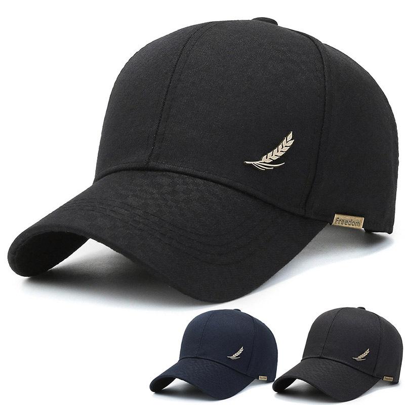 Sun-protective baseball cap: a simple and stylish men’s hat for leisure and travel