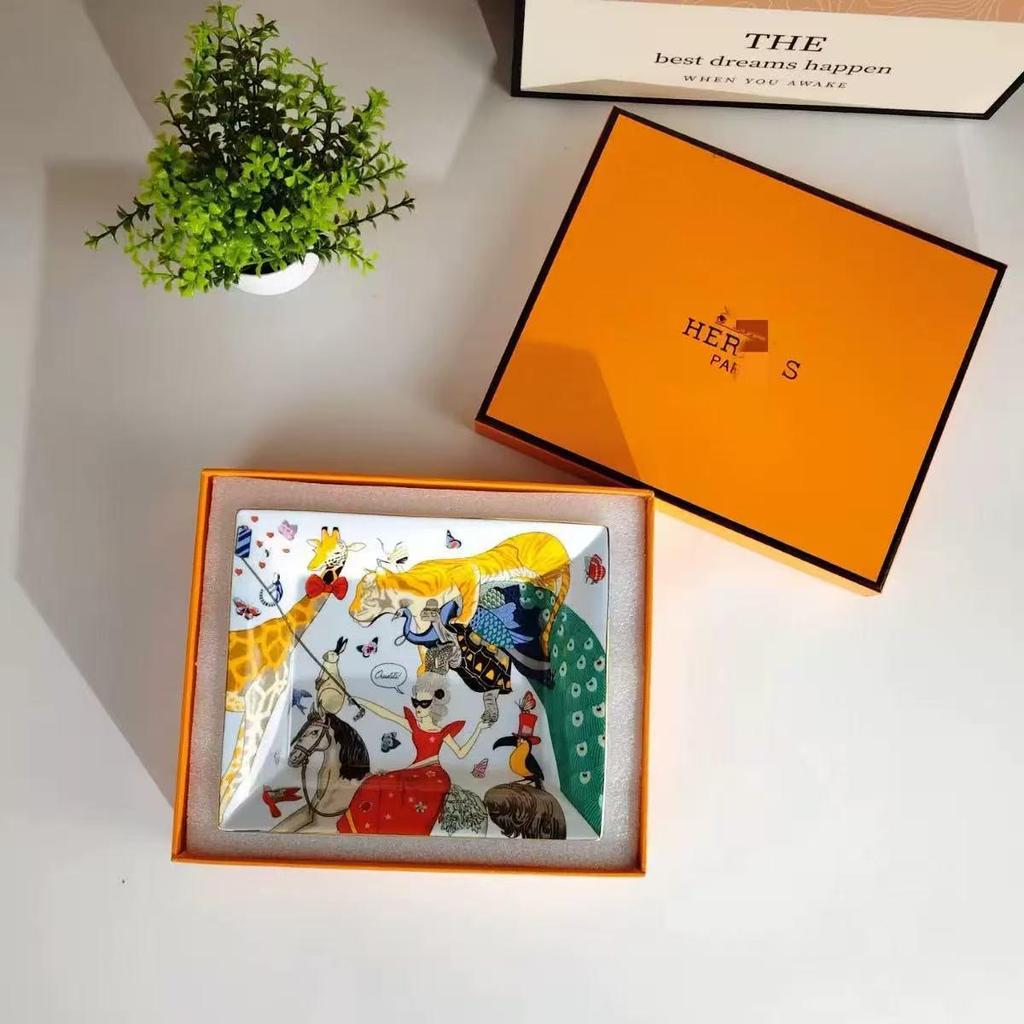 Seria Cyrk Europejski Zestaw Filiżanka do Kawy i Spodek z Porcelany Kostnej: Luksusowy prezent do domu lub biura