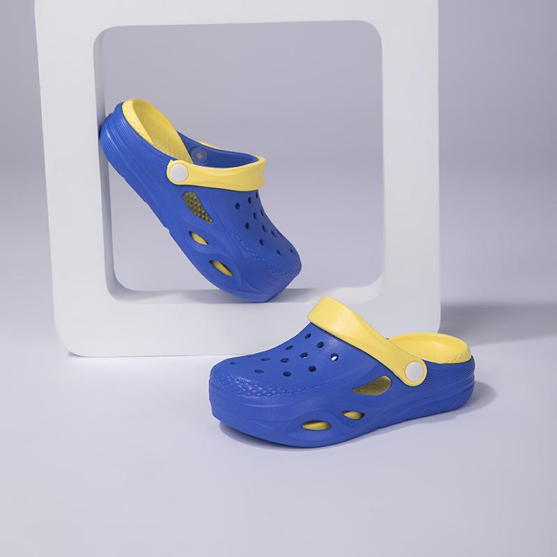 

Летние новые детские пляжные дырочные туфли мальчики домашние комнатные толстая подошва нескользящие девочки модные крутые тапочки внешняя торговля 34-35 сапфировый