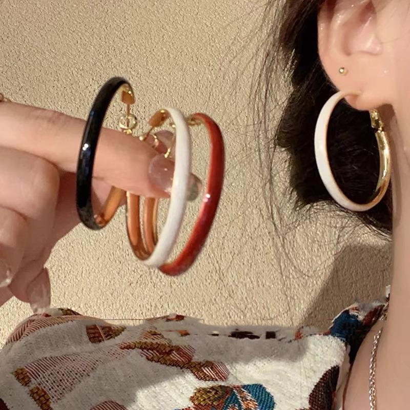 Silver needle retro Hong Kong style dripping oil round earrings niche temperament earrings fashion light luxury summer women's high-end earrings