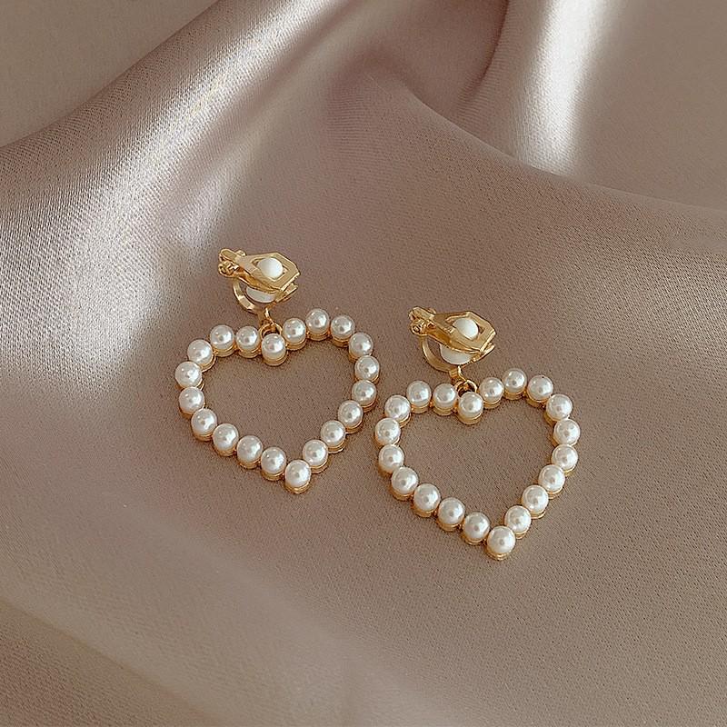 2025 New High-End Retro Pearl Ear Clips: No-Piercing Stud Earrings for Women - French Niche Style