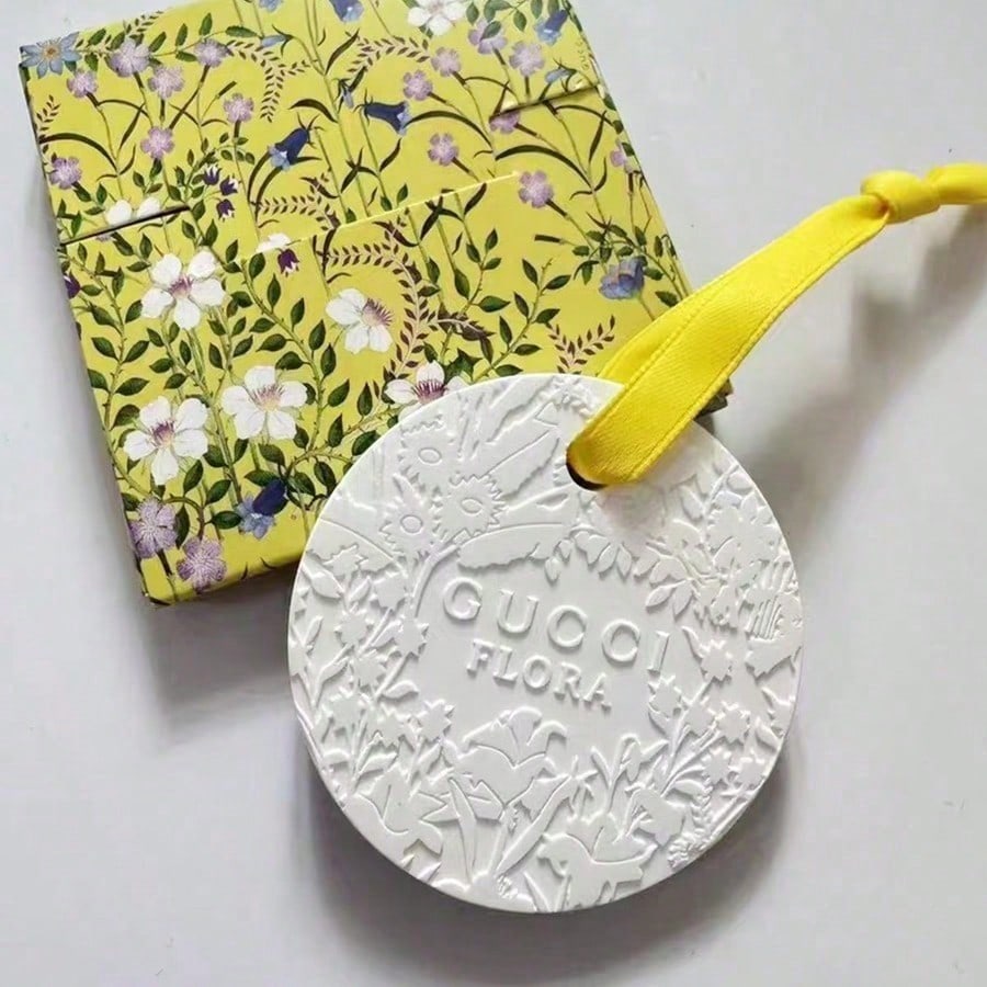 

Белый аромакамень, позволяющий наслаждаться любимым ароматом в любое время и в любом месте! Аромакамень размером с ладонь