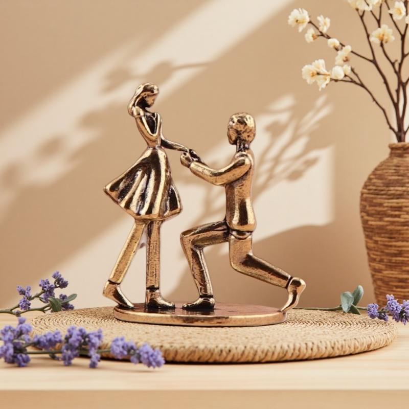 Couple Figurine Vintage Zinc Alloy Handcrafted Proposal Ornament for Valentine's Day Wedding Home Decor Gift