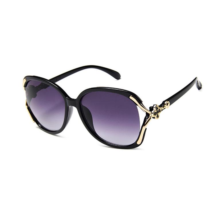 2024 Large Frame Hollow Four-Leaf Clover Sunglasses for Women - Perfect for Street Photography and Trendy Style.