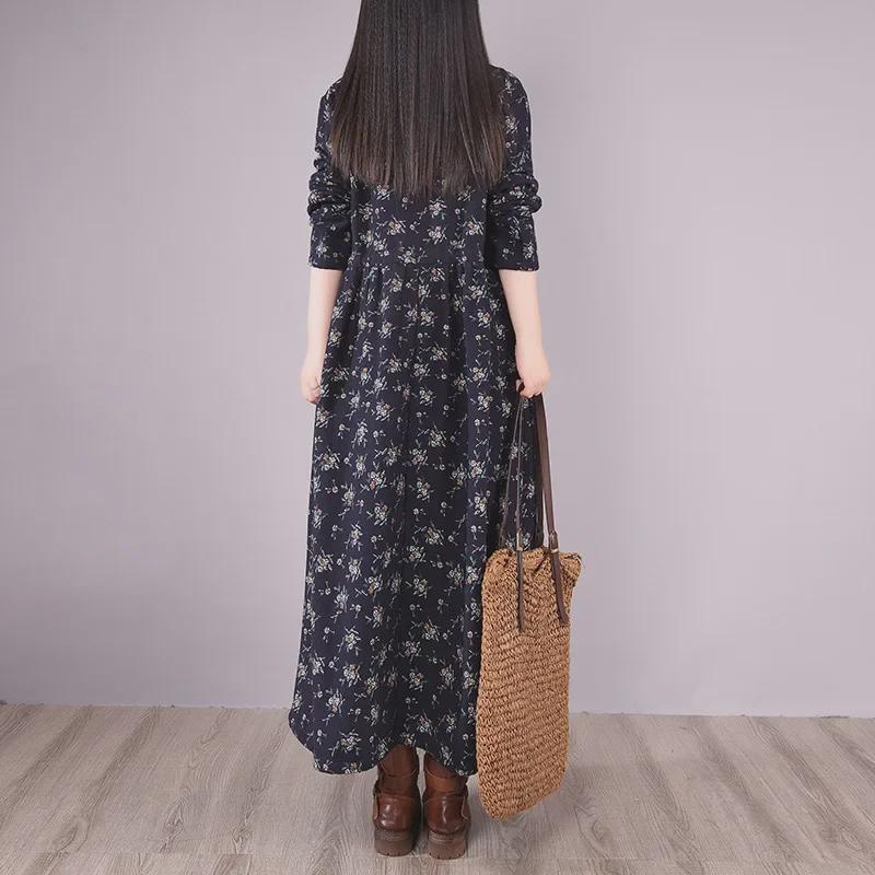 Women's Retro Floral Velvet-Lined Cotton Linen Dress - Round Neck, Long Sleeves, Loose Fit for Autumn/Winter 2023.
