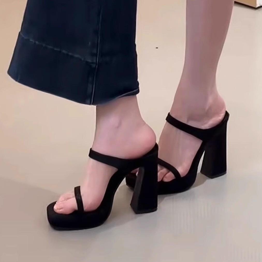 Dicksohlige wasserdichte Tisch-Blockabsatz vielseitige Sommer-Feenwind-Zehensandalen quadratischer Zehenbereich Damenschuhe mit hohen Absätzen und coolen Pantoletten