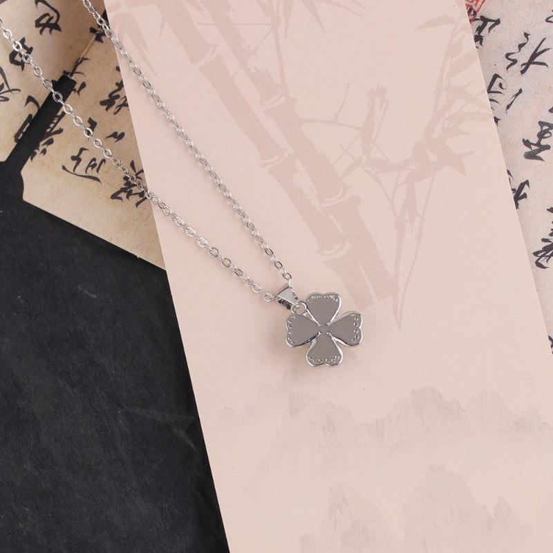 Four Leaf Clover Pendant Necklace For Women Light Luxury Inlaid Zircon Cat Eye Clavicle Chain