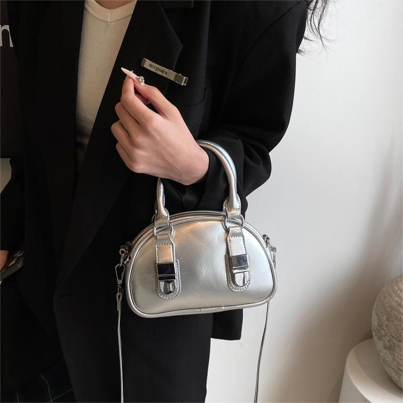 Korean portable bowling bag women's 2025 new niche retro shell bag high-end versatile messenger bag