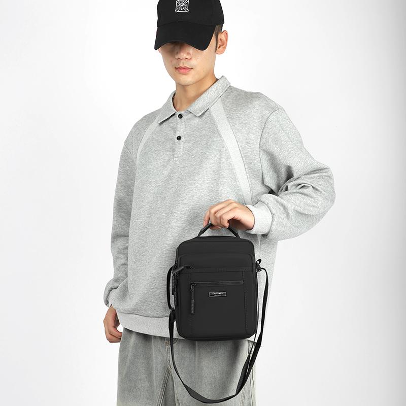 Multi-Functional Men's Shoulder Bag Large Capacity Wear-Resistant Handbag Water-Repellent Commuter Crossbody Bag