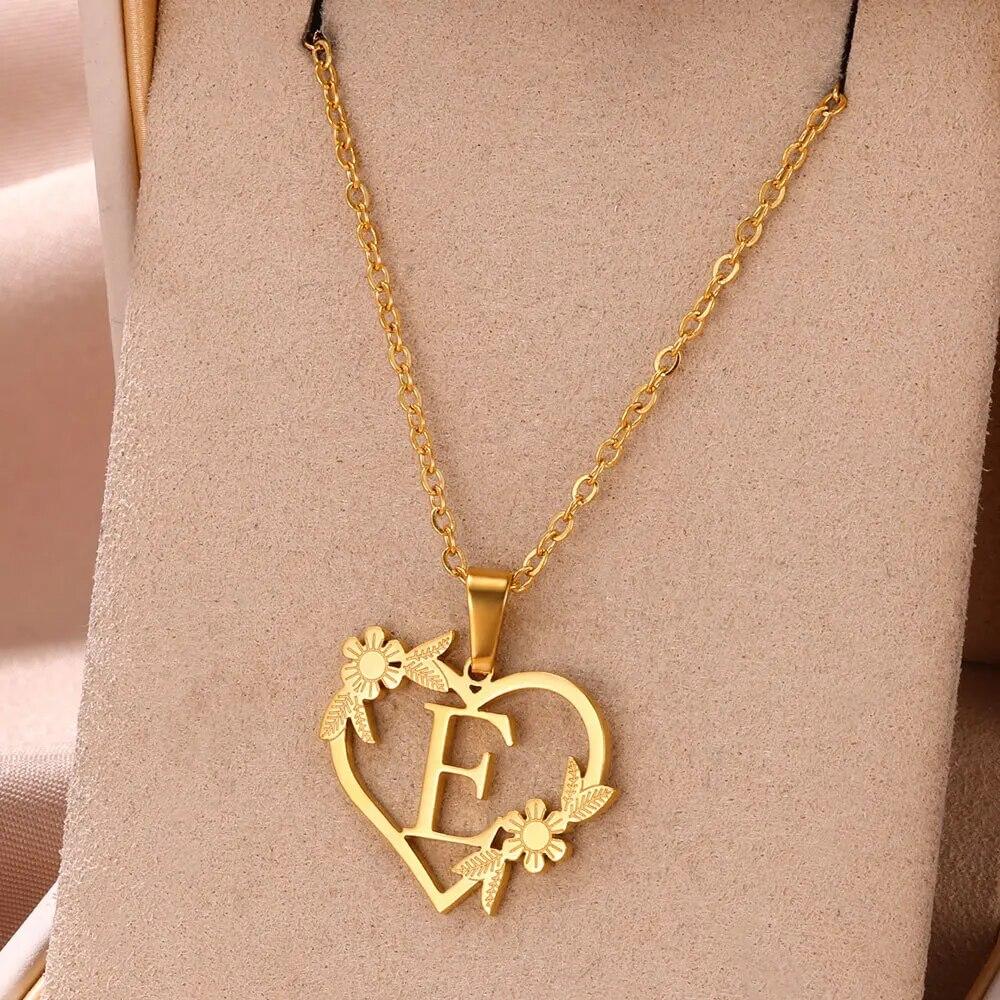 Zlatá farba Jemný kvetinový náhrdelník s iniciálami pre ženy a dievčatá z nehrdzavejúcej ocele Srdiečko s písmenom Choker náhrdelník Najlepšie darčeky Abecedné šperky