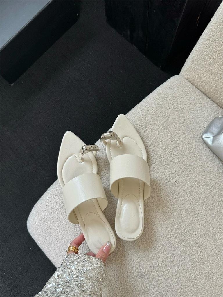 French retro toe slippers women's summer wear 2025 new pointed niche one-word drag toe metal buckle sandals