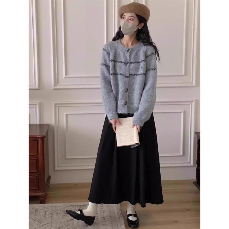 Autumn and Winter New Retro Crew Neck Sweater Cardigan Women's Gentle Wind Loose Lazy Wind Crochet Knitted Coat Women