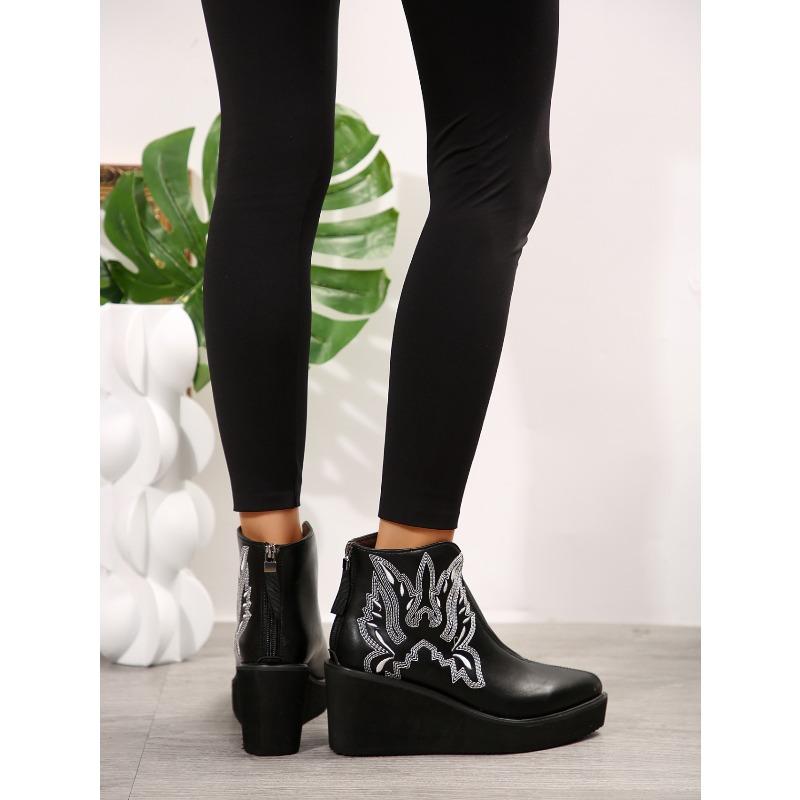 New Vintage Large-sized Women's Boots with Ethnic Style Pointed Toe, Platform Heel, Zipper and Embroidered Design, Short Boots for Women