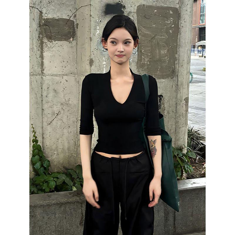 American-Style Spicy Girl Black V-Neck Mid-Sleeve T-Shirt for Women, Spring Slim-Fit Design Top, Sexy Style Blouse