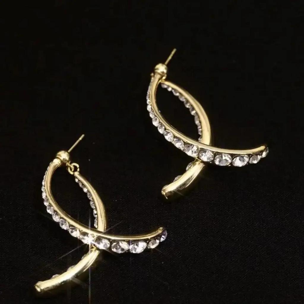 Orecchini coreani a forma di croce curva placcati in lega d'oro 18k Orecchini pendenti curvi Gioielli in zircone Regali per donne