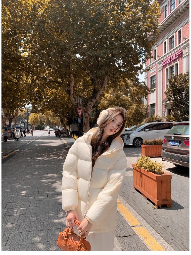 Women’s 2025 Winter Short Down Jacket: Thick, Warm, Hooded Outerwear for Couples