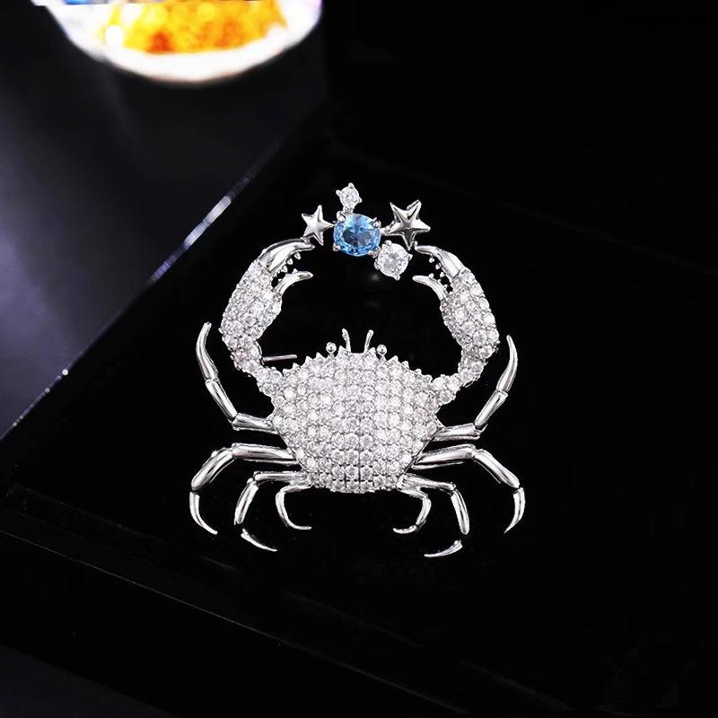 The Little Crab Brooch Is A High-end Feminine Brooch with Exquisite Diamond-encrusted Brooch and A Unique Design Sense