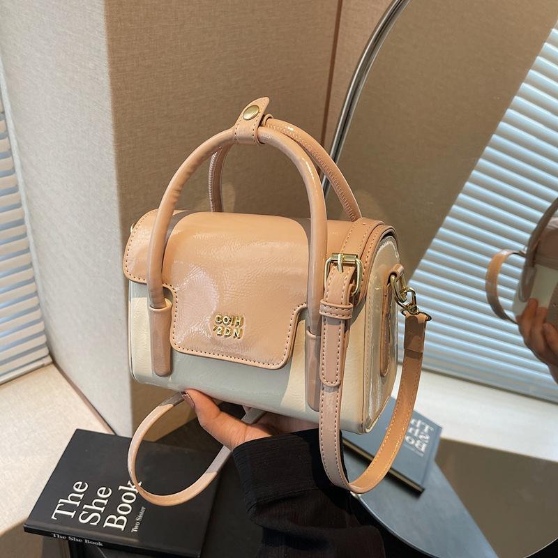 

Hand carry high-end fashion small square bag women s messenger bag new niche portable shoulder women s bag