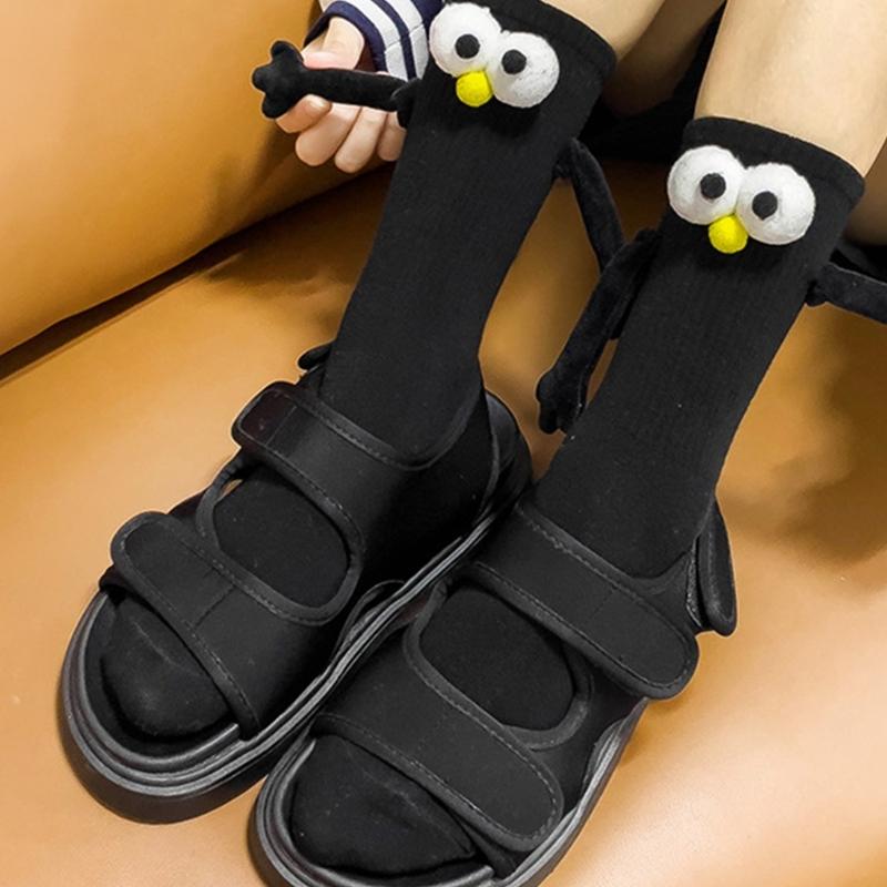 Magnetic Couple Socks Funny Doll Hand in Hands Matching Crew Socks for Bestfriend Boyfriend Girlfriend Friendship Socks