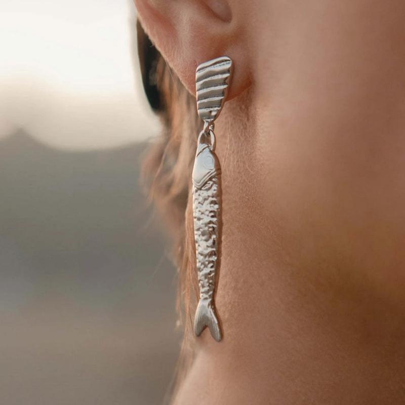 Retro Fish Mismatched Earrings Stainless Steel Texture Elegant Ear Jewelry Perfect for Daily Wear and Special Occasions