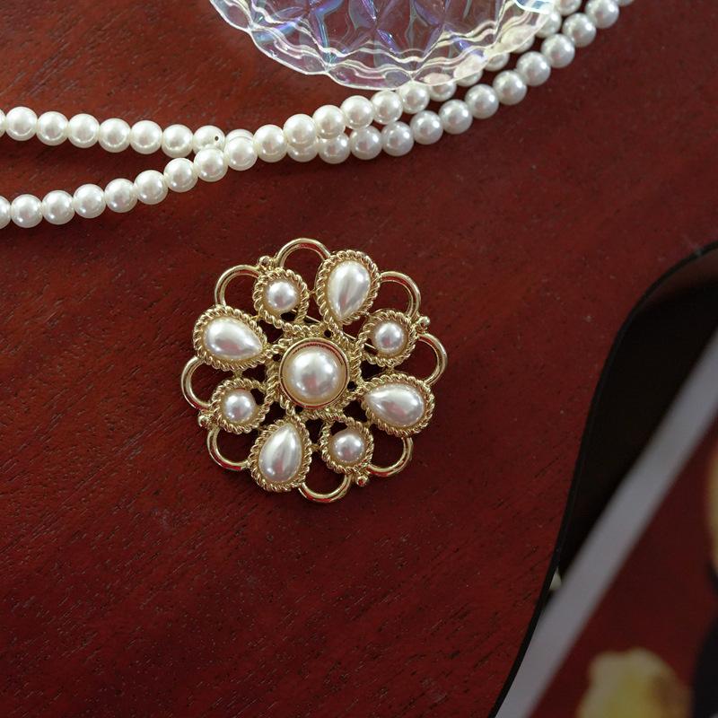 Broche Vintage Style Palais Accessoires Baroque Rétro Perle Mate Broches Pour Femme Fille Cadeau de Fête