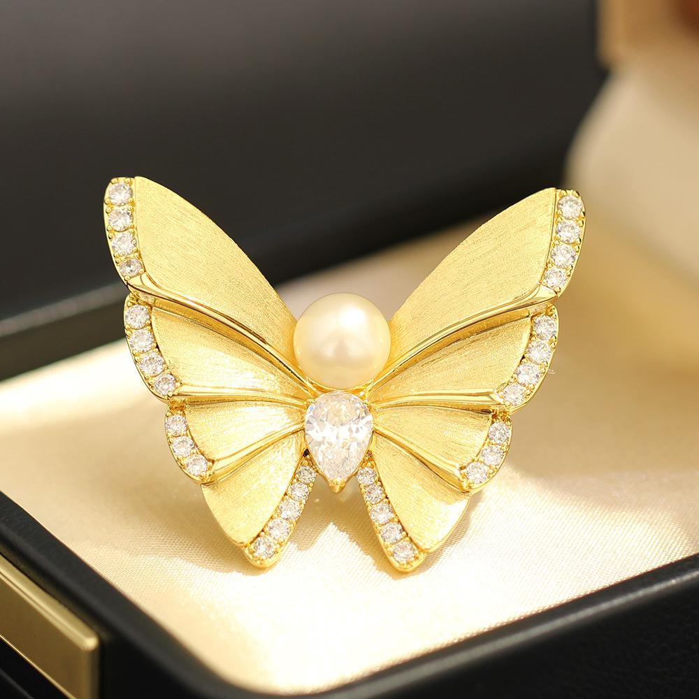New high-end golden brushed matte butterfly brooch exquisite stone-encrusted natural freshwater pearl insect pin female