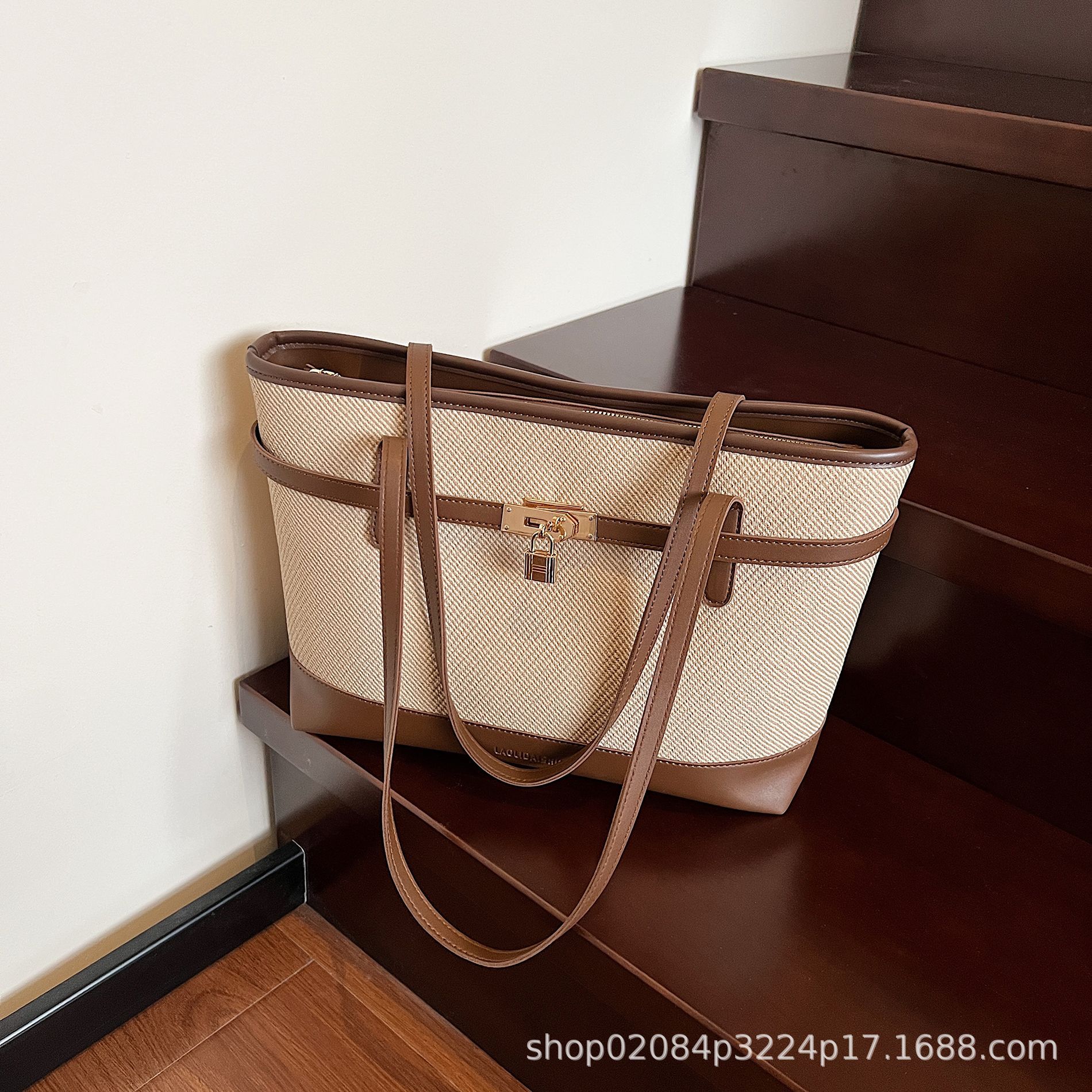 

2025 new fashion niche versatile retro woven large-capacity armpit bag shoulder bag tote bag темно-коричневого