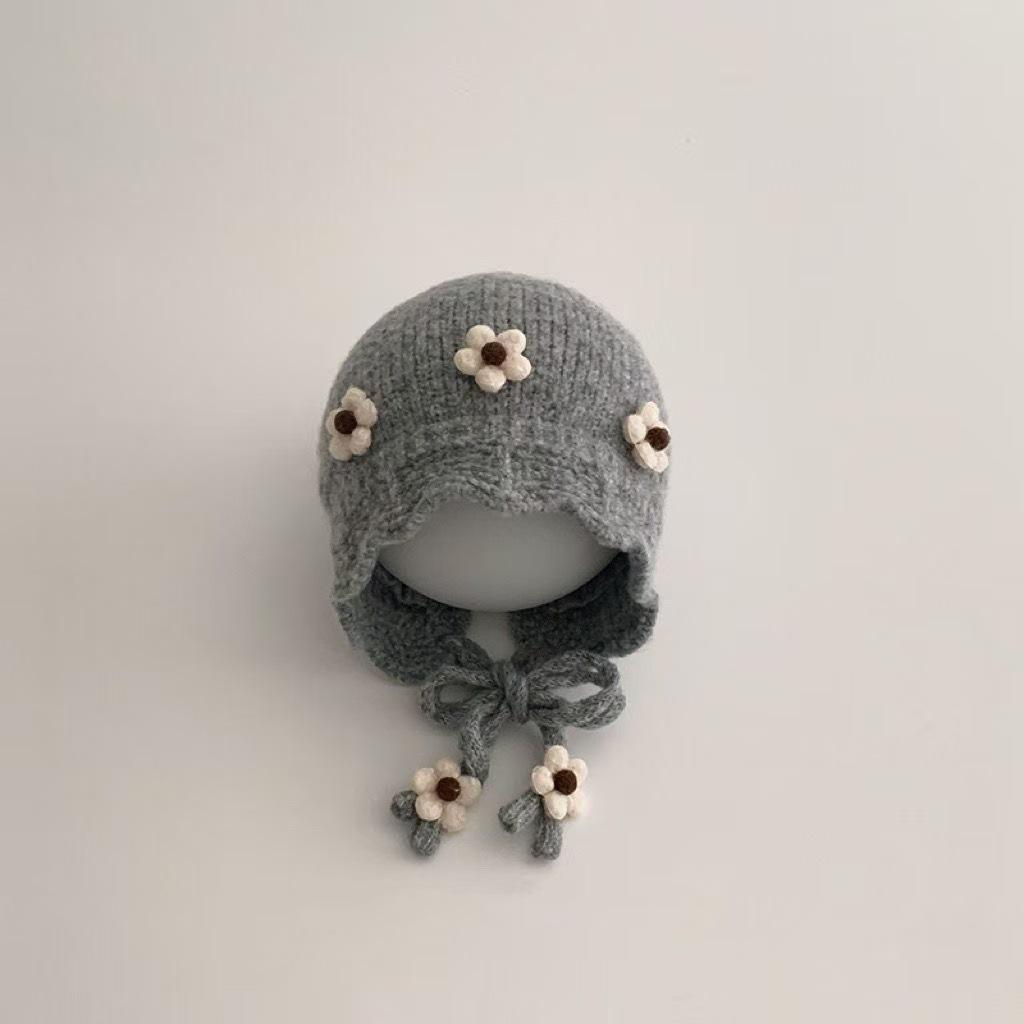 Dziecięca Ciepła Wiatroszczelna Wełniana Czapka z Ochroną Uszu na Jesień i Zimę - Koreański Styl z Kwiatowym Wzorem dla Niemowląt