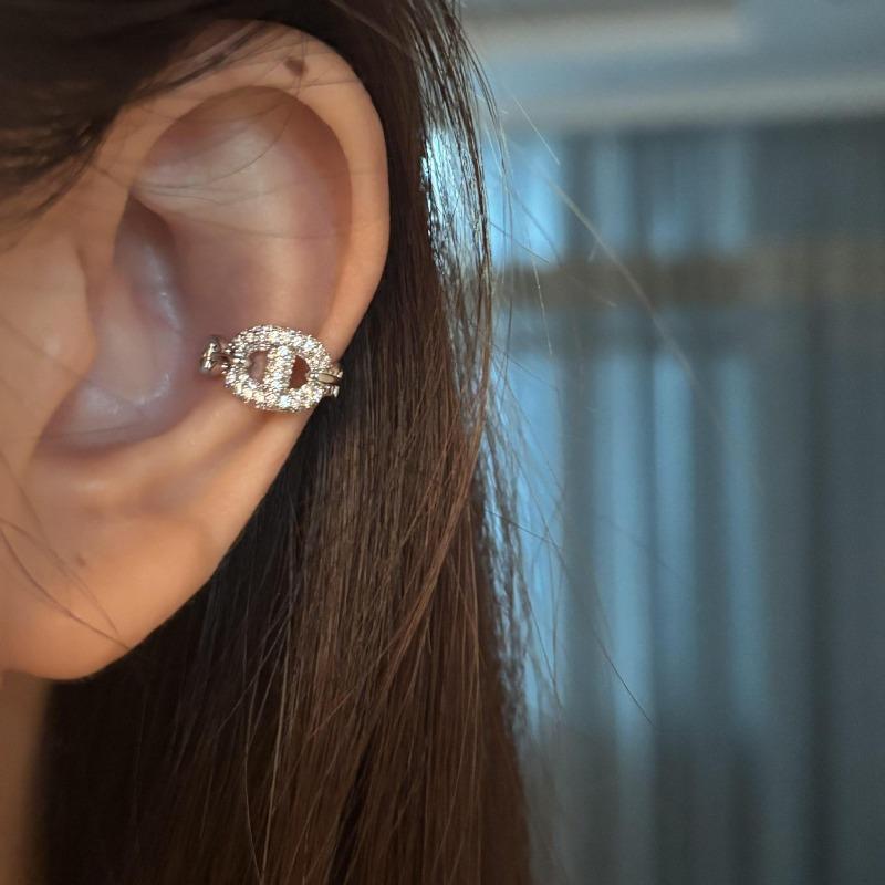 Zircon pig nose earrings, no earholes, earbone clips, niche simple and fashionable temperament earclips, light luxury and high-end earrings.