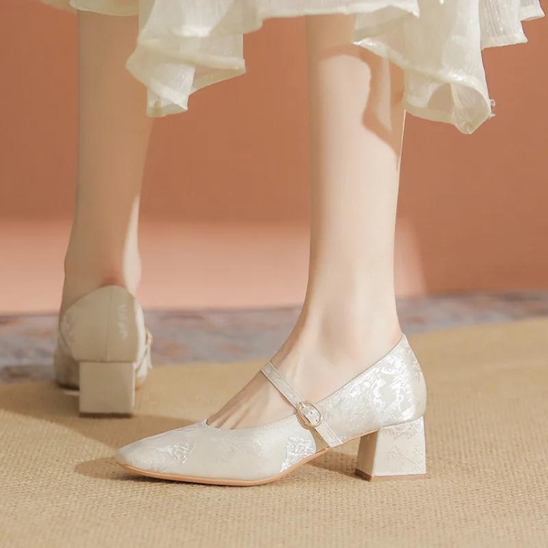 Fashion 2024 New Chinese Style Chinese Flat Shoes Women's Autumn Retro French Ballet Square Head Embroidered Button Thick Heels