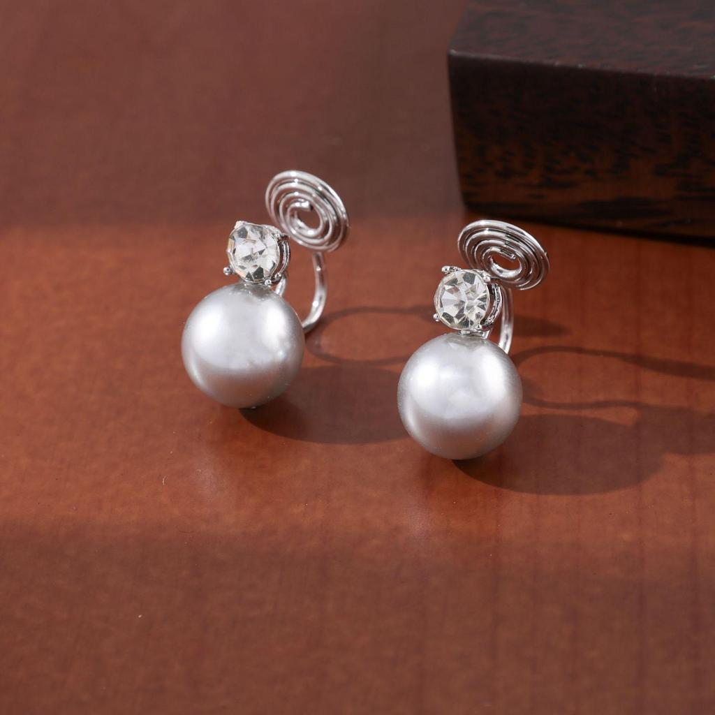 Vintage French Pearl No-Pierce Earrings: Elegant Luxury Clip-ons for Women