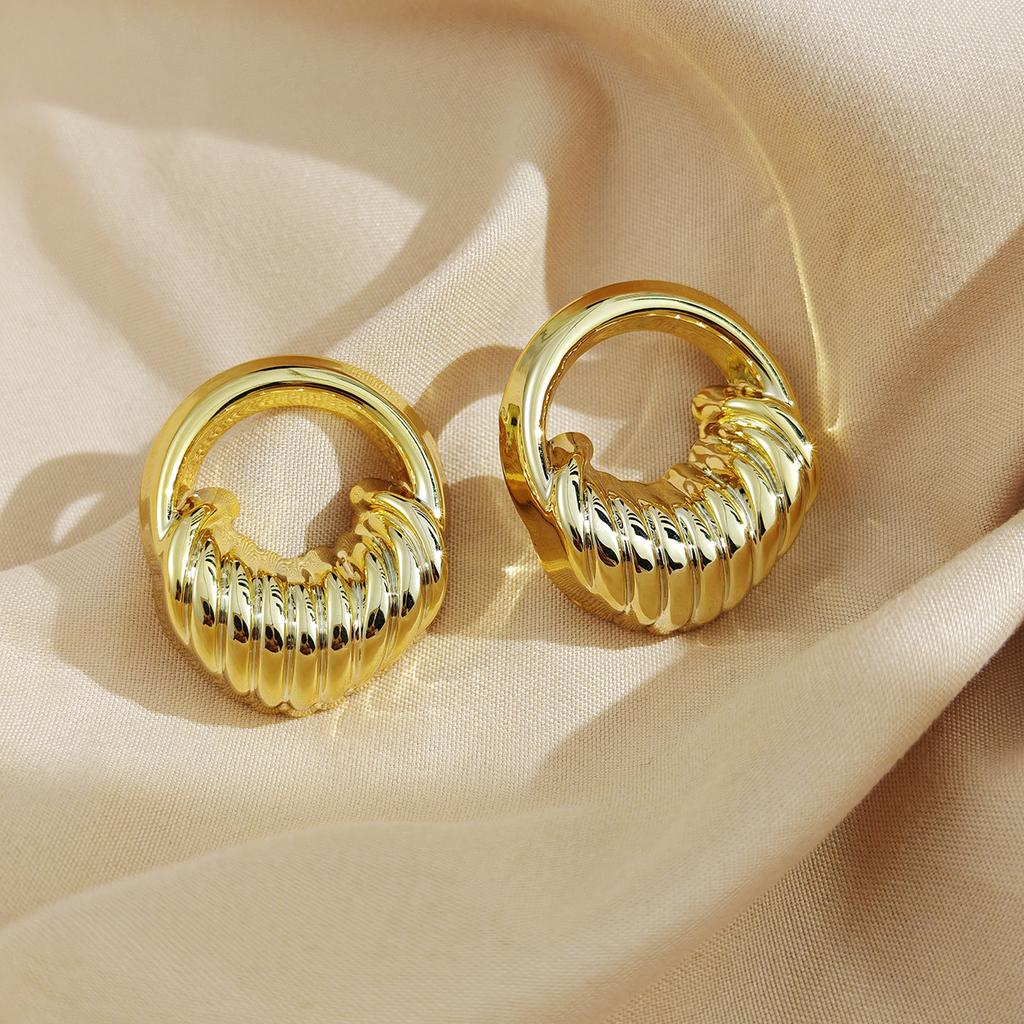 Retro Hong Kong Style Round Hollow Fashion Stud Earrings Light Luxury High-End Personality Exaggerated Artistic Sense Earrings Women