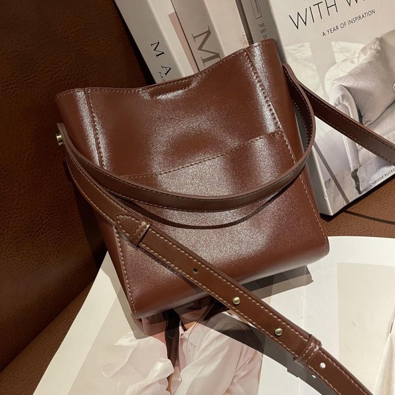 

Genuine Leather Vegetable Tanned Cowhide Portable Bucket Bag Large Capacity One-shoulder Commuting Female High-quality Cross-body