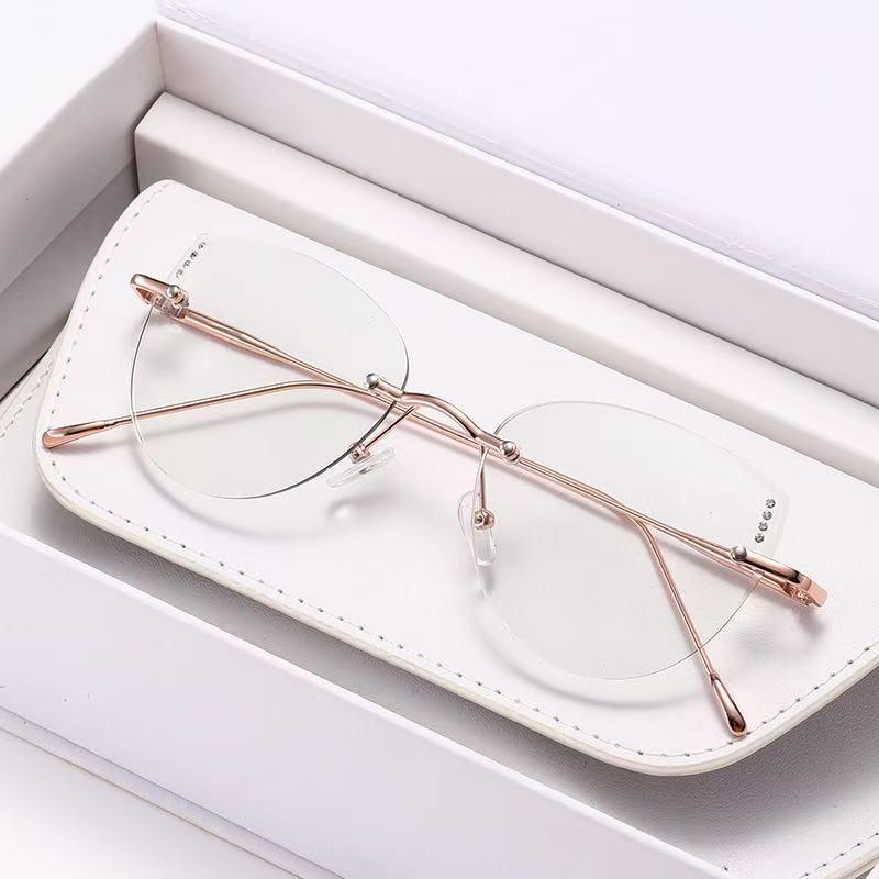 Elegant Rimless Women's Photochromic Myopia Glasses – Ultra-Light, Gold Wire Design for a High-End Fashion Look
