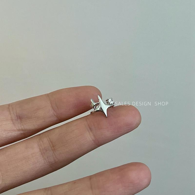 

Light Luxury Korean Retro Iris Flower Ear Cuff: Versatile, High-End Women s Earrings