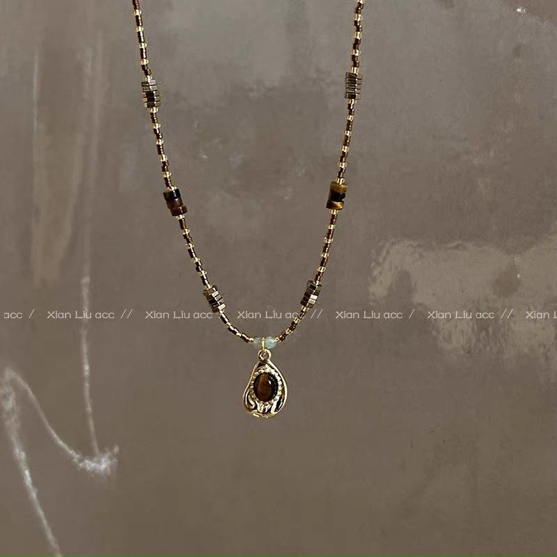 Tiger-eye Stone Pendant Necklace for Women - Vintage Collar Chain with High-end Sweater Chain