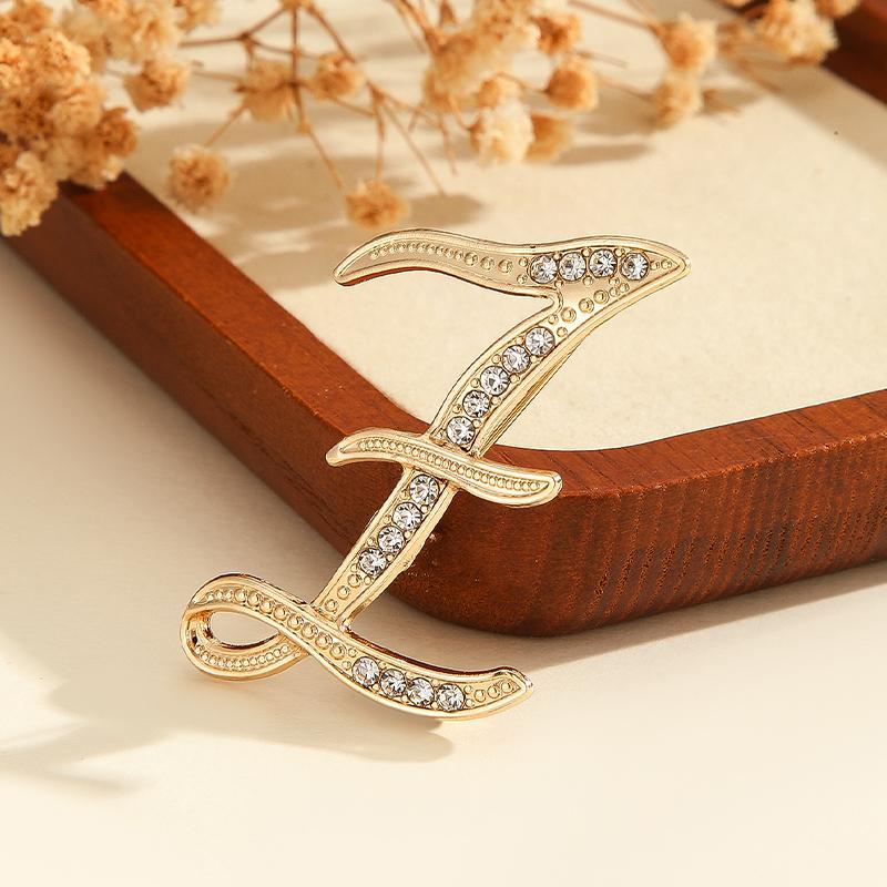 1pcs Crystal Rhinestone 26 Letters Women Collar Brooch Elegant Temperament Pin Jewelry