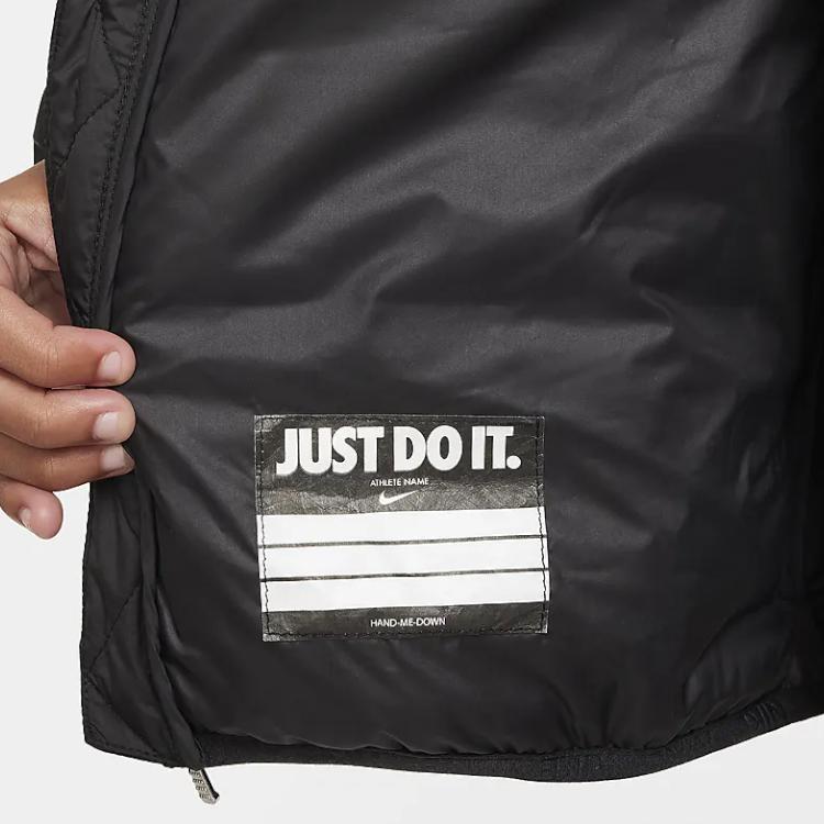 Nike Kurtka puchowa z dużym nadrukiem logo na piersi i stójką, długi rękaw, kurtki dziecięce, czarna NY2342016GS-002