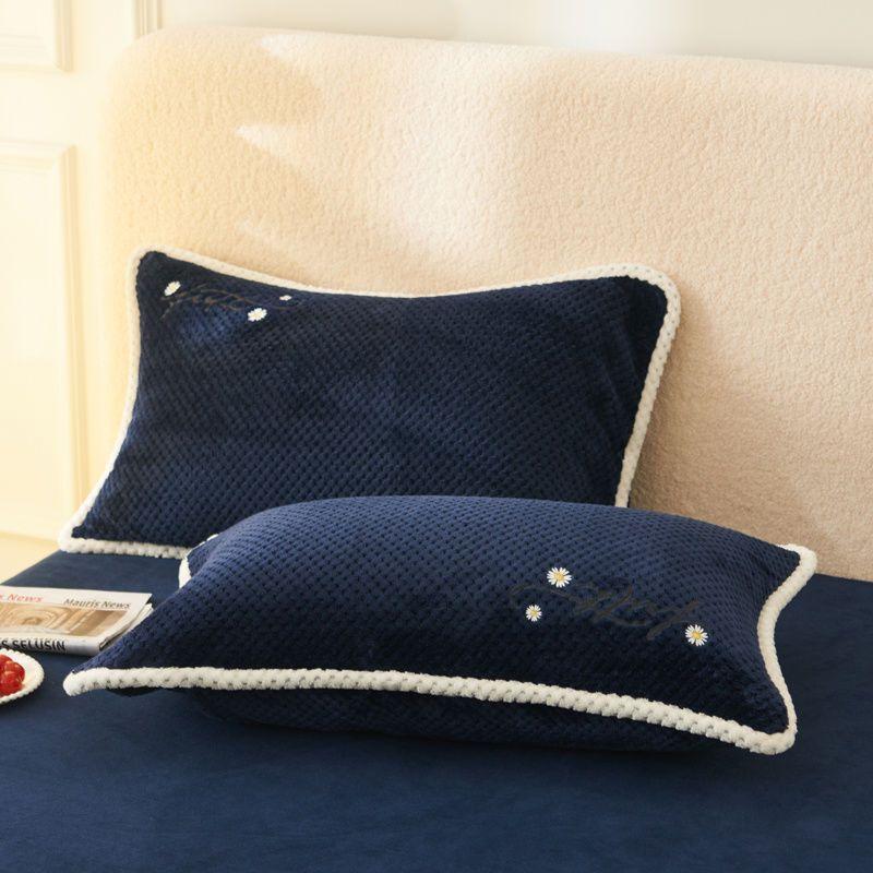 Thickened Milk Velvet Pillowcase Paired with Flannel Pillowcase and Coral Velvet Pillowcase
