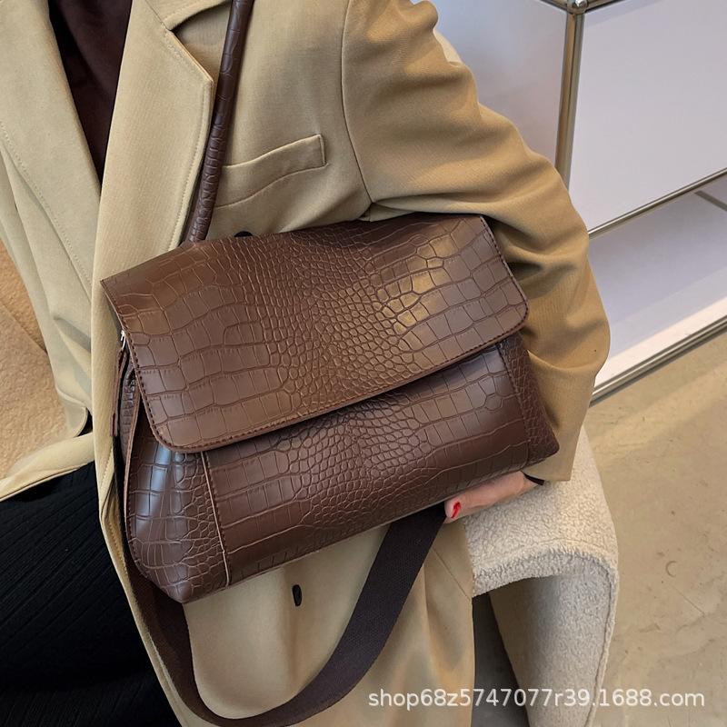 Bag Women's Large Capacity 2025 New Broadband Messenger Bag Shoulder Commuter Bag College Students Class Portable Tote Bag