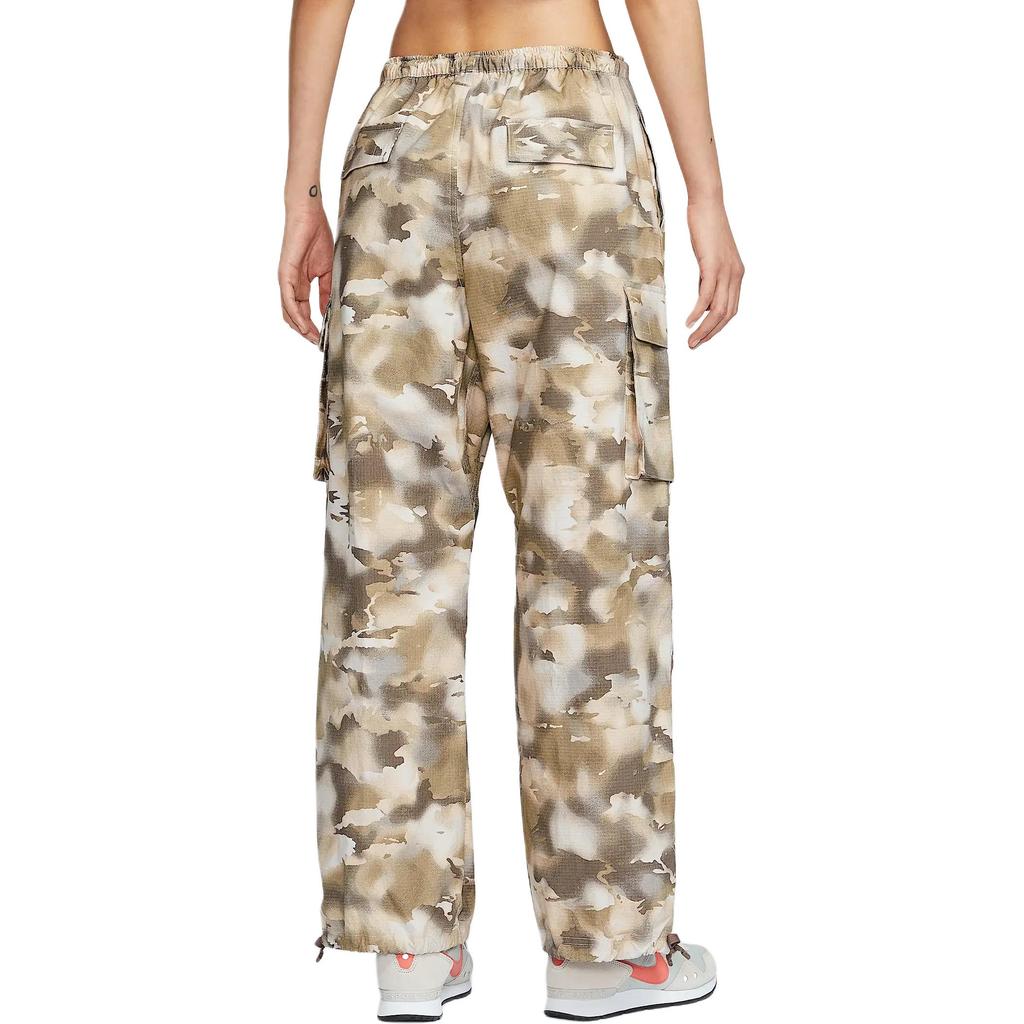 Nike Sportbekleidung Bequeme Lockere Outdoor Cargo Hose mit mehreren Taschen Damenunterteile Hellholzbraun Segel HM9017104