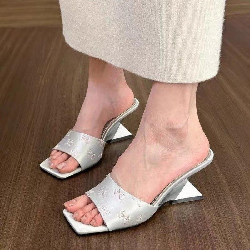 Fashion Summer New Wedge-heeled Sandals Women Fashion Square Head Open Toe Slip-on Anti-slip Wear-resistant Special-shaped Slippers