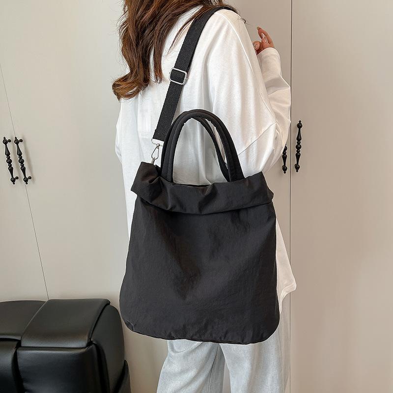 A Large-capacity Commuting Single-shoulder Bag That Is Fashionable, Versatile and Simple, Carrying A Crossbody Bag