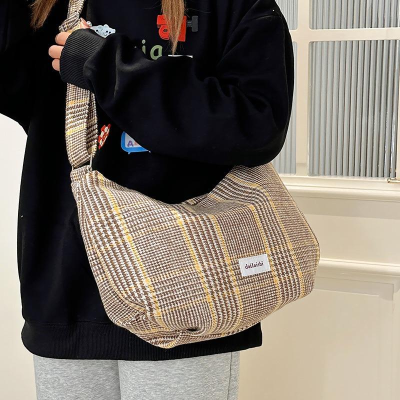 New plaid dumpling bag large capacity student woolen casual shoulder bag women's style retro messenger bag