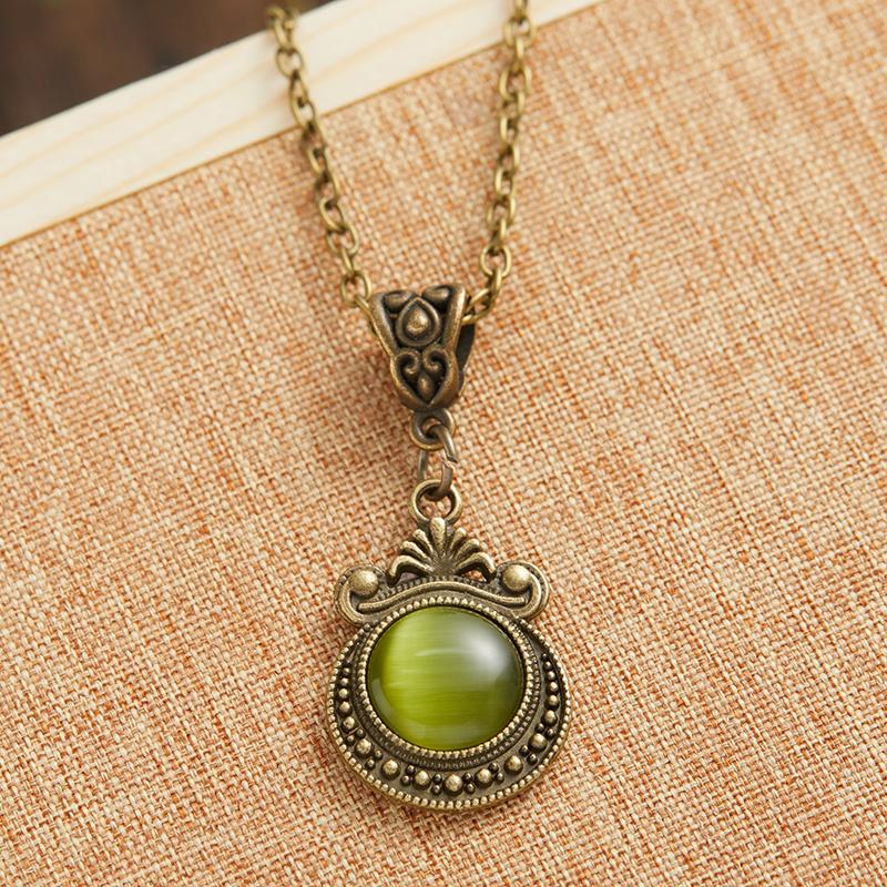 Gothic Vintage Magnifying Glass Pendant Necklaces for Women Steampunk Victorian Monocle Jewelry Gift for Book Lovers