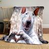 Bullterrier Hund formt Herz für alle Jahreszeiten Decke Mittagspause Überwurf Geschenk