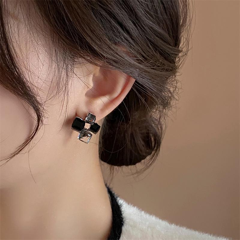 2023 Women's Luxury Black Diamond 3D Square Stud Earrings – Unique High-End Ear Jewelry
