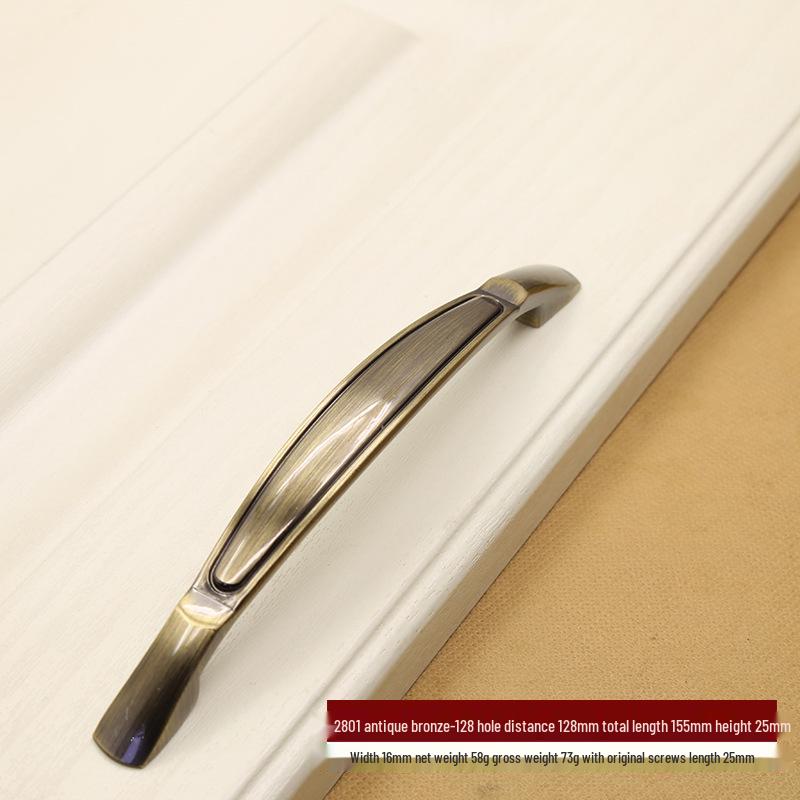 European Style Antique Bronze Pull Handle for Kitchen Cabinets, Wardrobes, and Drawers - Classic Retro Zinc Alloy Design.